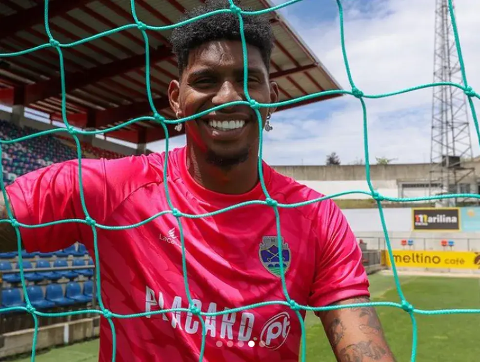 Corinthians Busca Substituto para Carlos Miguel e Mira Goleiro Hugo Souza do Flamengo