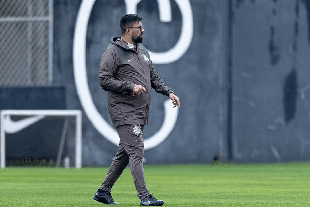 Escalação do Corinthians: Laruccia Ensaia Mudança no Meio de Campo para o Jogo Contra o Vasco