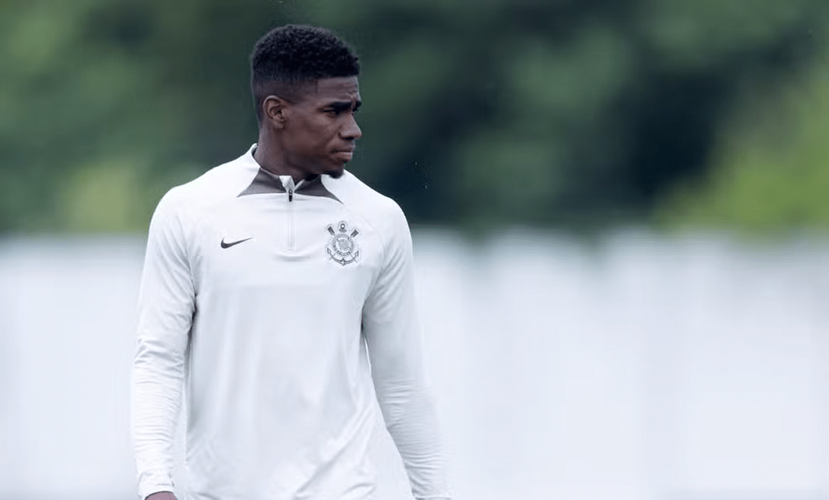 Corinthians Aguardando Retorno de Félix Torres para Jogo Decisivo contra o Cruzeiro